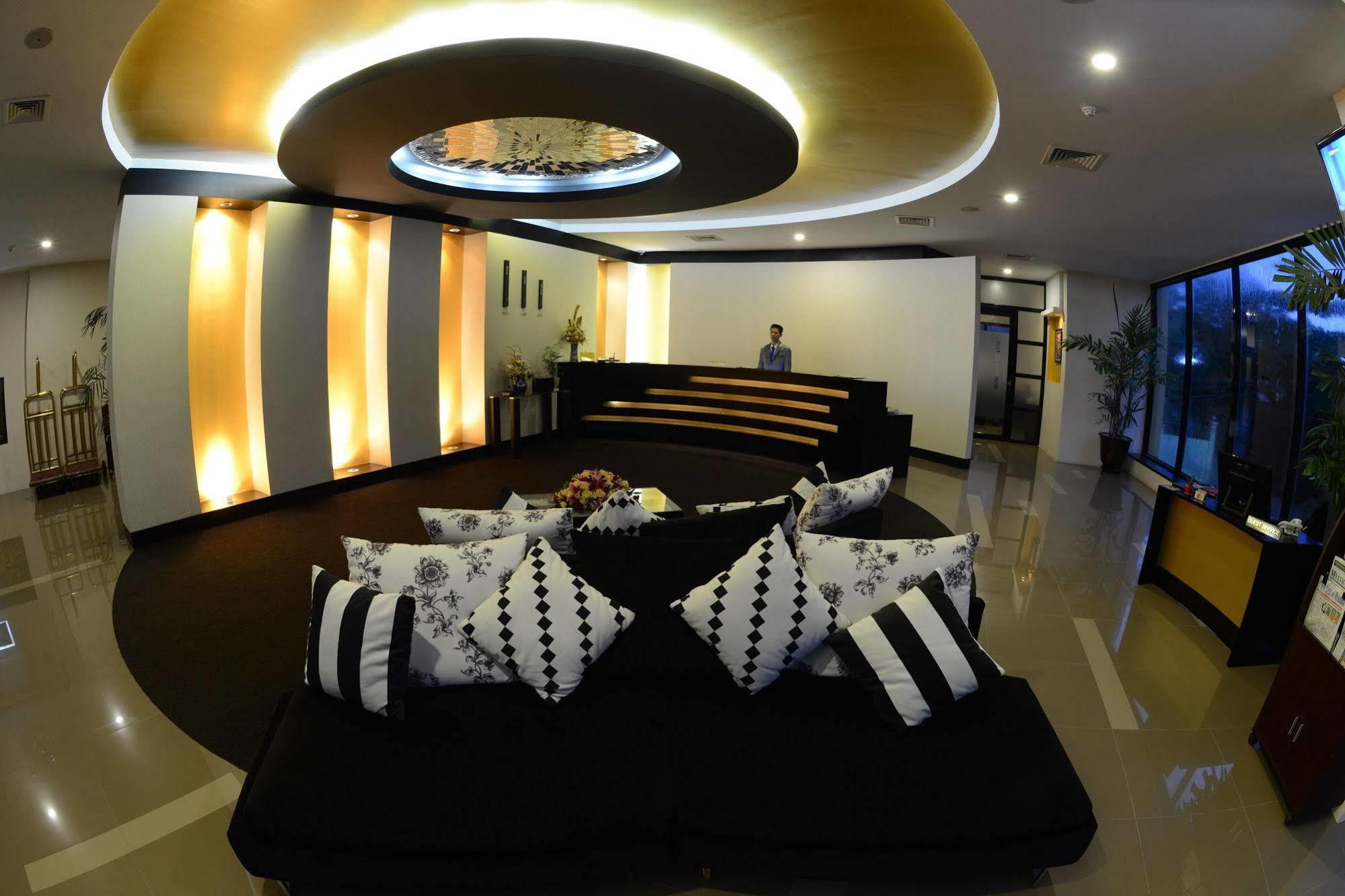 Avenue 64 Hotel Yangon Exterior foto