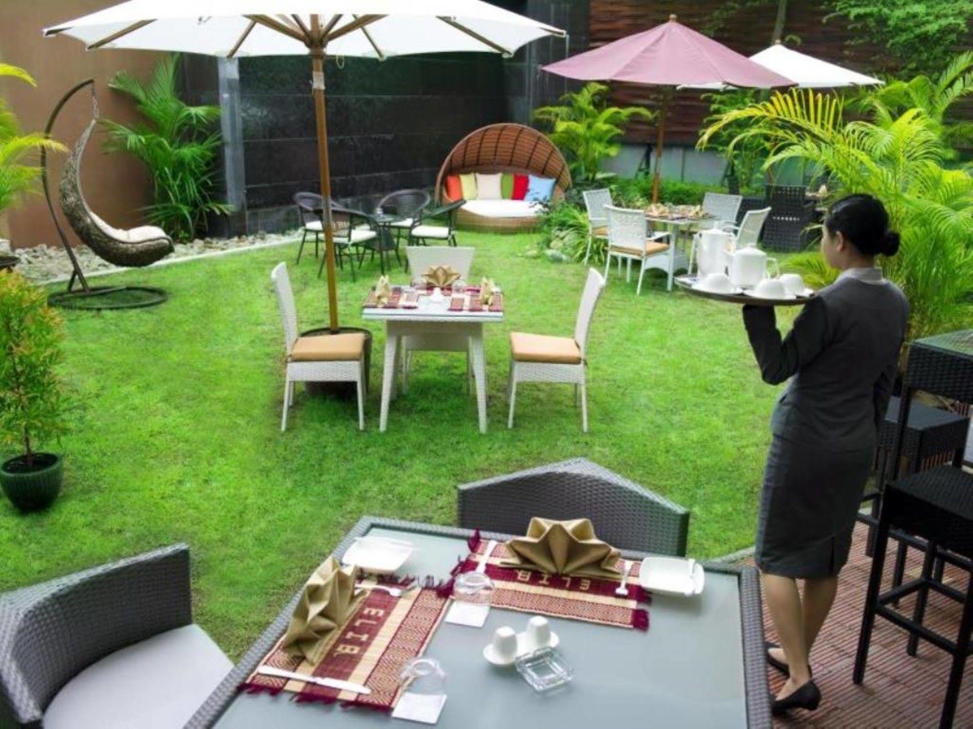 Avenue 64 Hotel Yangon Exterior foto
