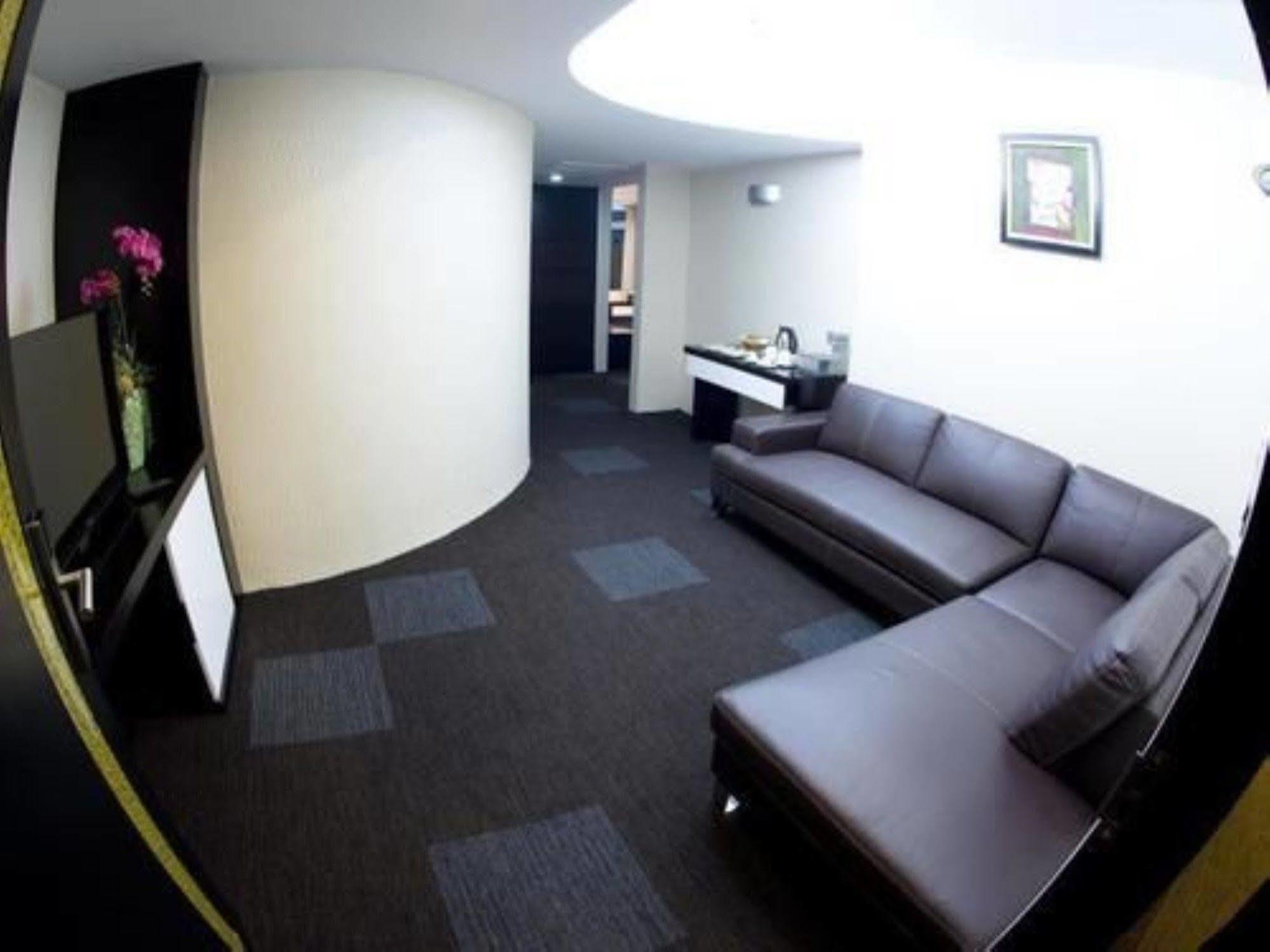 Avenue 64 Hotel Yangon Exterior foto
